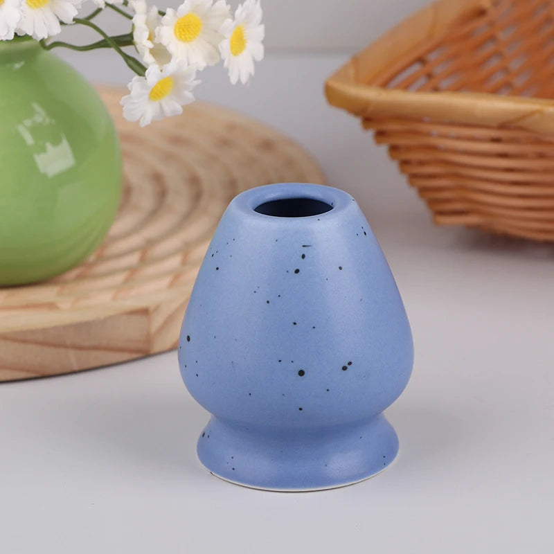 Soporte de cerámica hecho a mano para batidor de matcha | Elegante accesorio para el té
