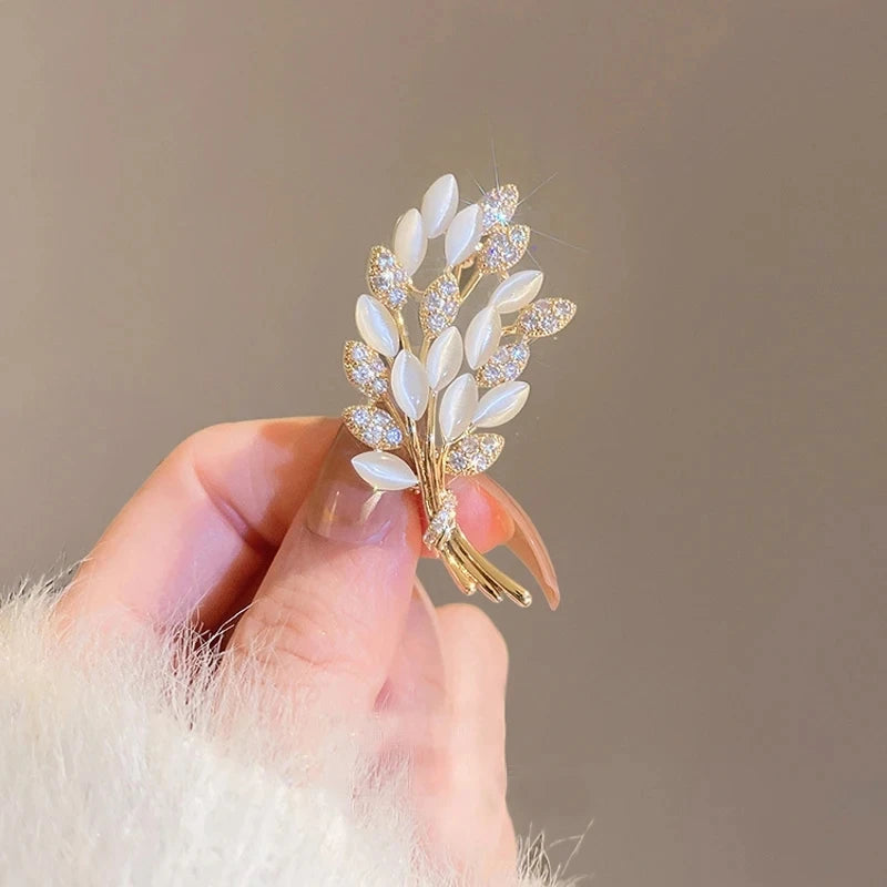 Elegant Gold Color Rhinestone Shovel Brooch for Stylish Accessory