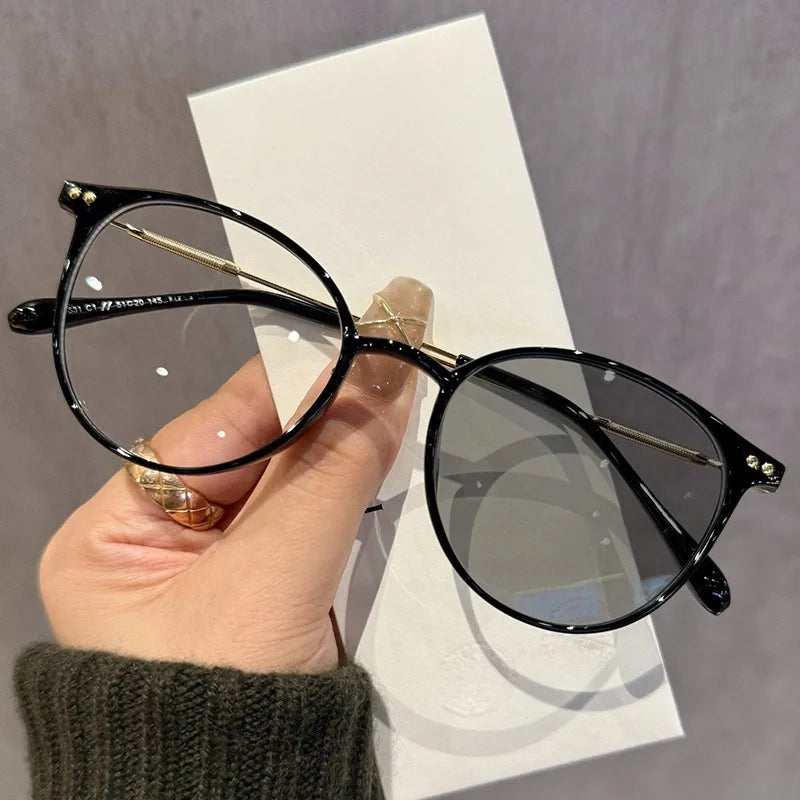 Unisex Photochromic Outdoor Fashion Glasses | Stylish & Versatile