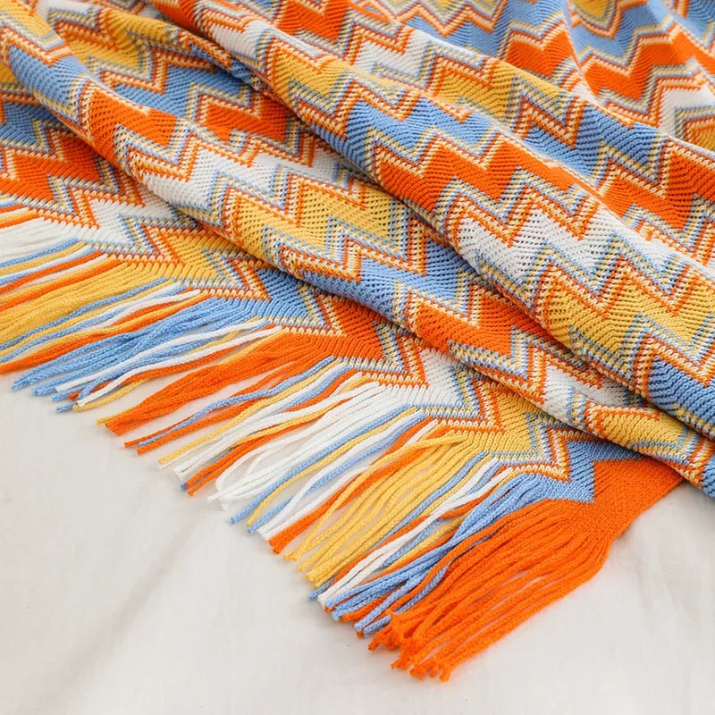 Elegante manta boho ligera de color rojo óxido