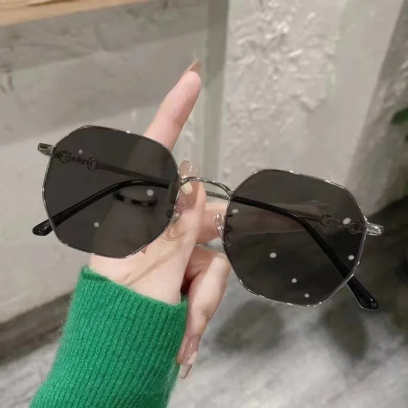 Oversized Photochromic Myopia Eyewear | Stylish Comfort & Relief