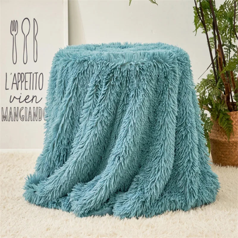 Soft Faux Fur Throw Blanket | Luxurious and Cozy Bedspread