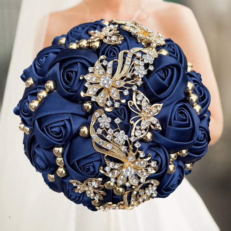 Impresionante ramo de boda azul marino para damas de honor | Elegante decoración floral