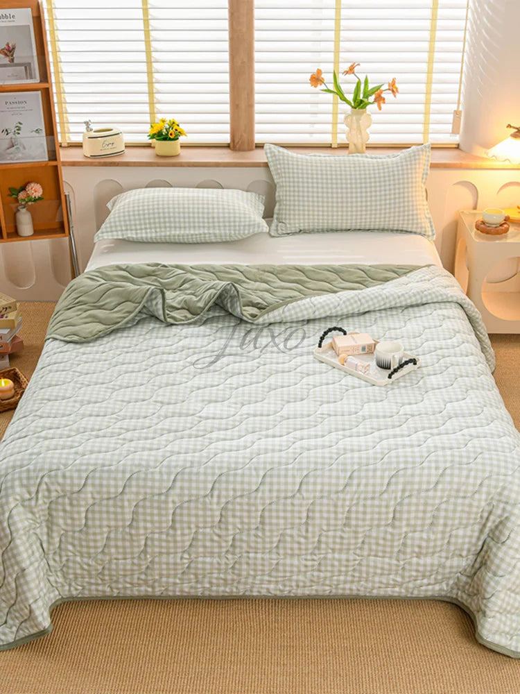 Lightweight Breathable Cooling Summer Quilt | Soft Duvet Comforter