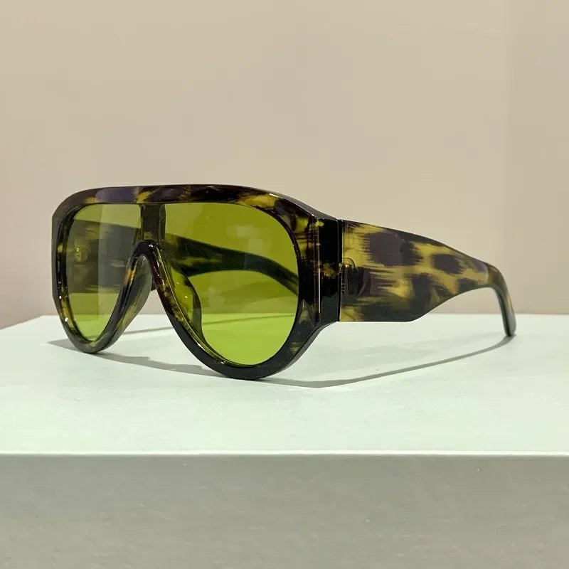 Oversized Gradient Sunglasses for Unisex | Fashionable Retro Style