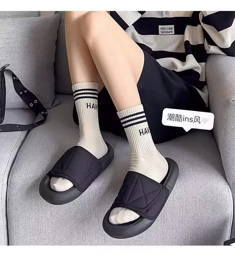 Couple-style socks for cross-border export. Women's style winter and autumn mid-length socks in white. Men's socks.