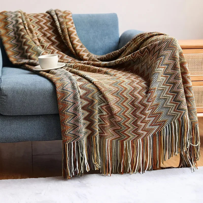 Elegante manta boho ligera de color rojo óxido