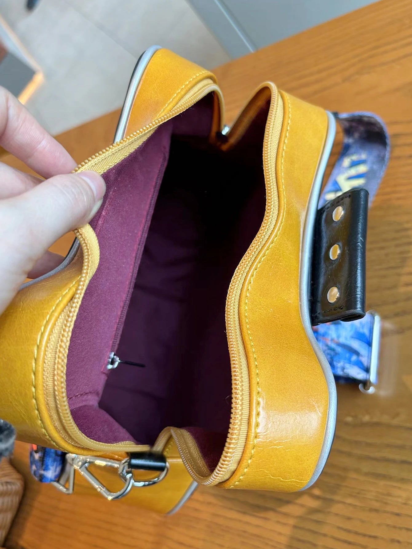 Creative Retro Guitar Shape Bag | Stylish Messenger Shoulder Bag