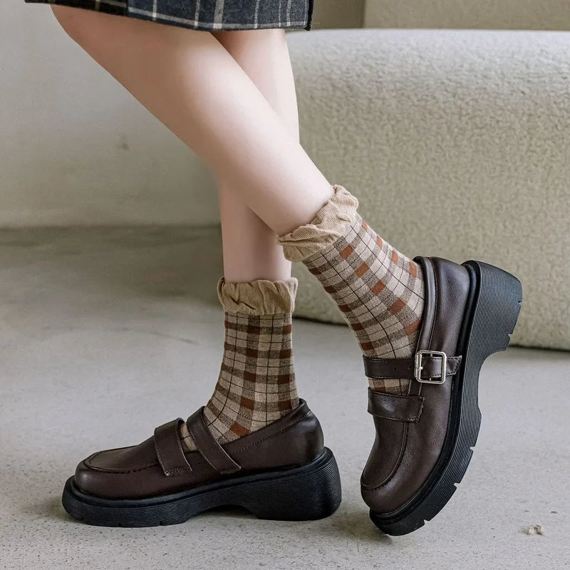 Cute Women's Floral Embroidered Crew Socks | Vintage-Inspired Style
