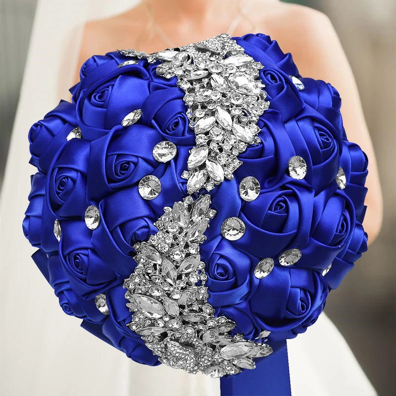 Impresionante ramo de boda azul marino para damas de honor | Elegante decoración floral