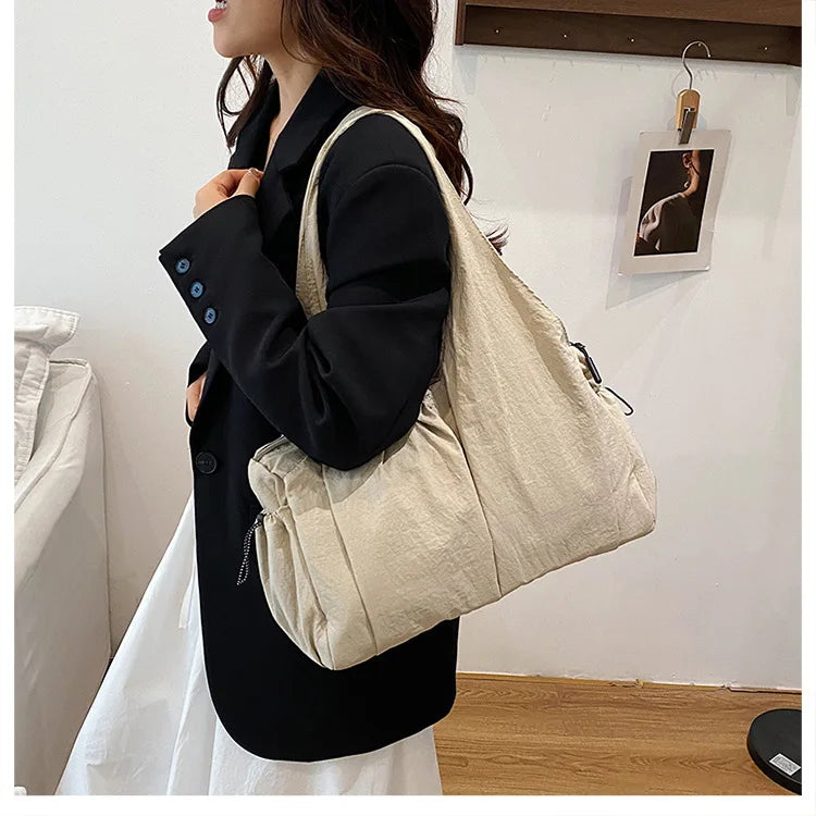 Bolso de mano de tela arrugada, moderno y cómodo para mujer