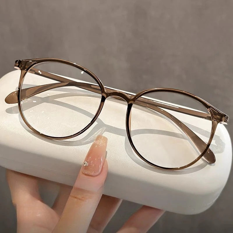 Stylish Photochromic Myopia Glasses for Women | Lightweight Comfort