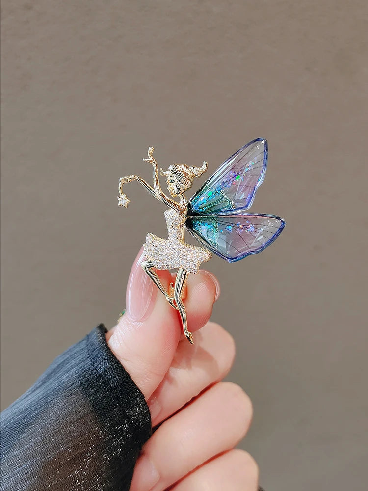 Elegant Gold Color Rhinestone Shovel Brooch for Stylish Accessory