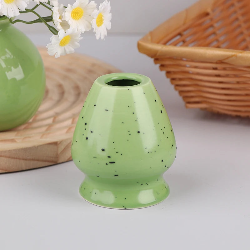 Soporte de cerámica hecho a mano para batidor de matcha | Elegante accesorio para el té