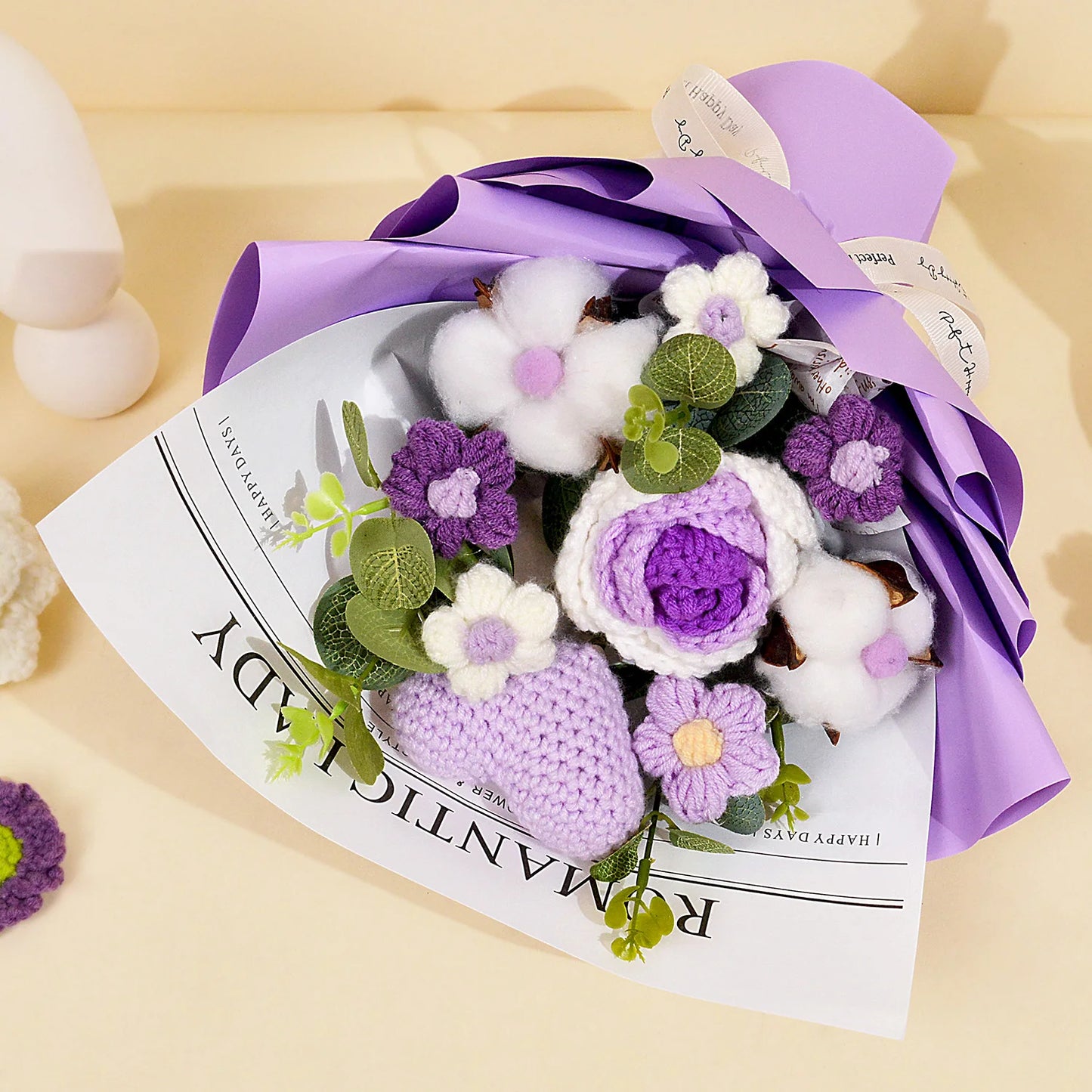 Ramo de Rosas Moradas de Ganchillo Hecho a Mano | Regalo Floral Atemporal