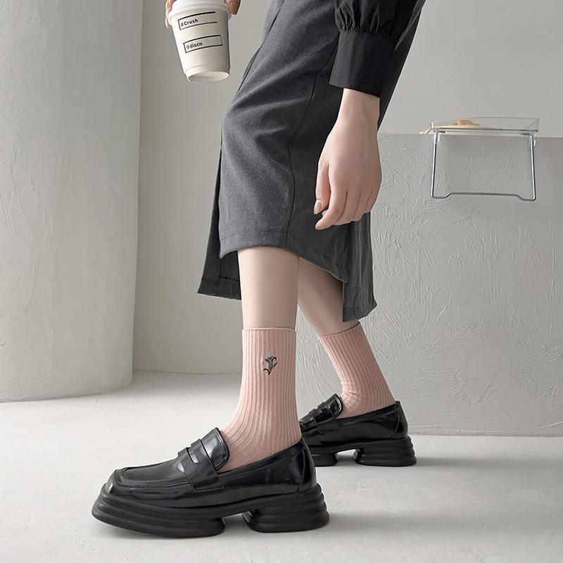 Cute Pink Flower Embroidery Socks for Women | Kawaii Retro Style