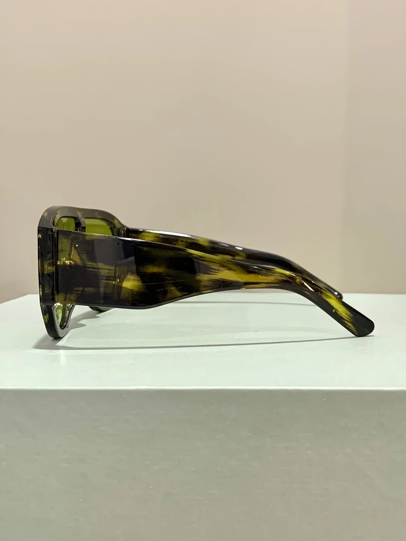 Oversized Gradient Sunglasses for Unisex | Fashionable Retro Style