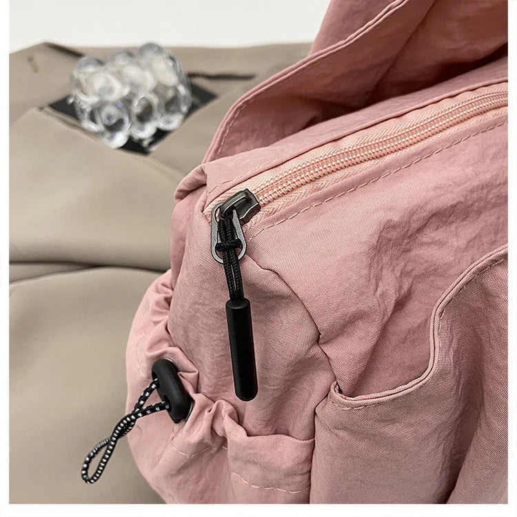 Bolso de mano de tela arrugada, moderno y cómodo para mujer