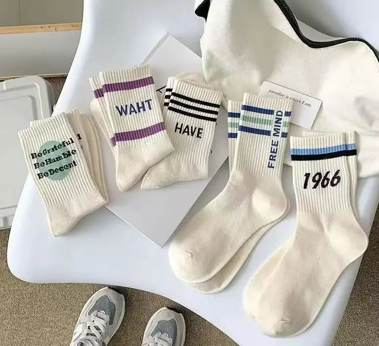 Couple-style socks for cross-border export. Women's style winter and autumn mid-length socks in white. Men's socks.