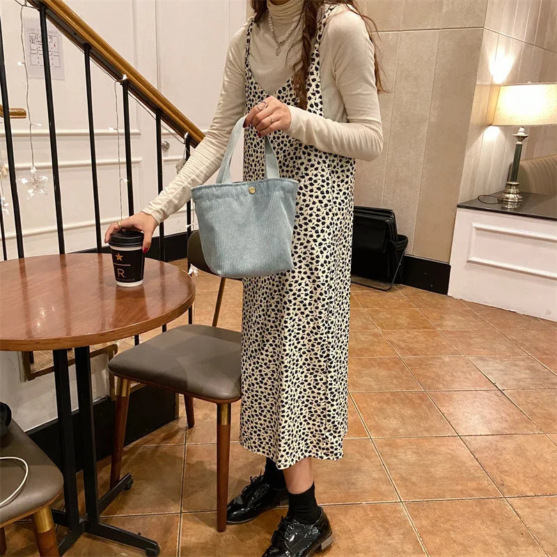 Elegante bolso de mano pequeño de terciopelo para mujer | Un esencial de estilo casual