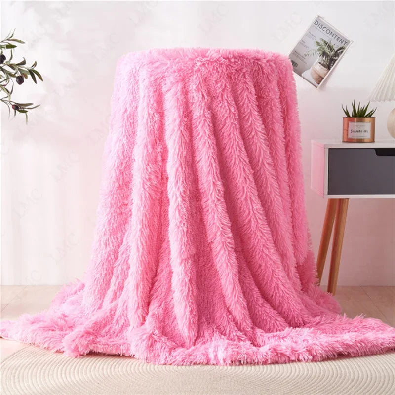 Soft Faux Fur Throw Blanket | Luxurious and Cozy Bedspread