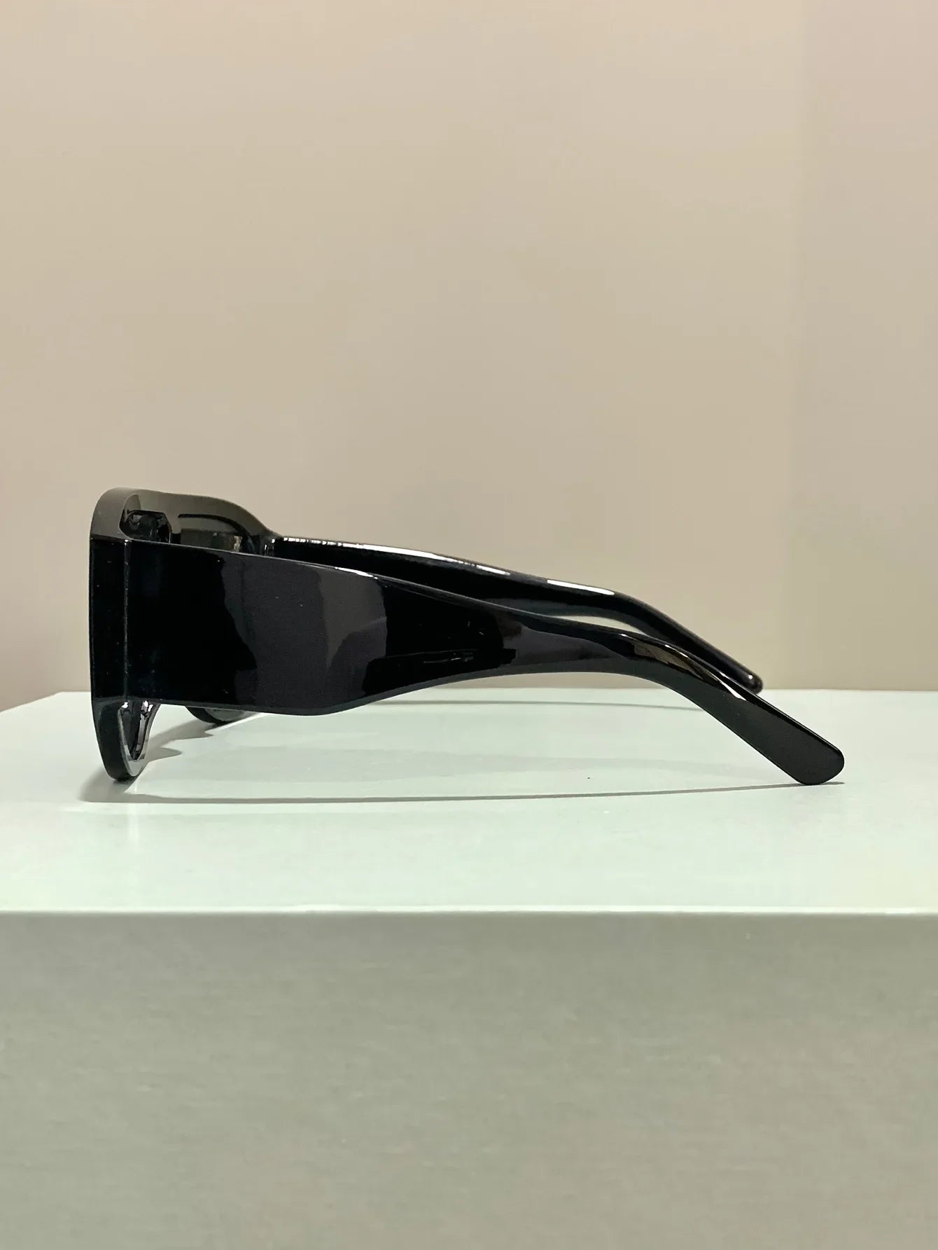 Oversized Gradient Sunglasses for Unisex | Fashionable Retro Style
