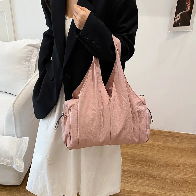 Bolso de mano de tela arrugada, moderno y cómodo para mujer