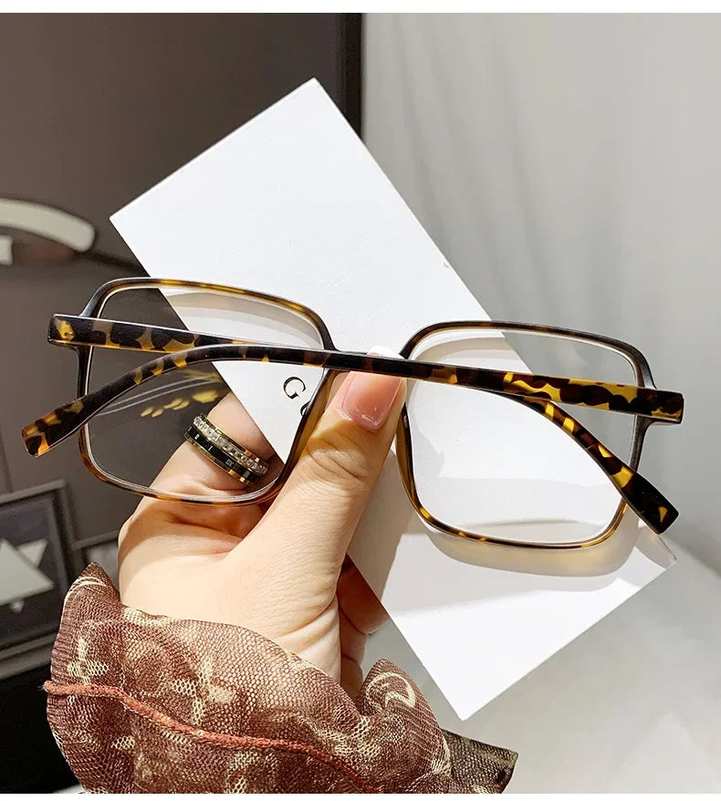 Retro Anti-Blue Light Myopia Glasses | Stylish Large Frame 2026