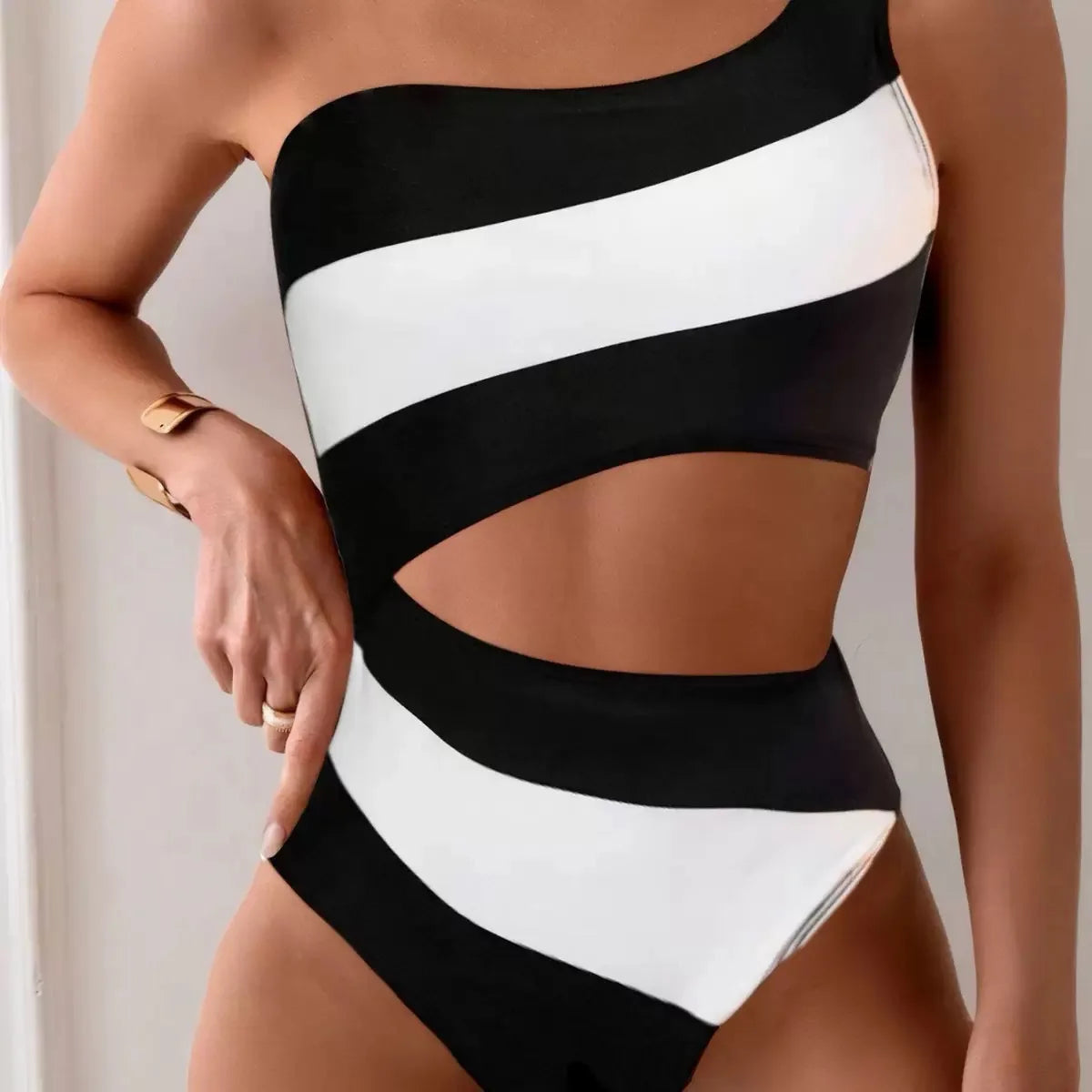 Women's Colorblock One-Piece Swimsuit | Stylish Summer Beachwear