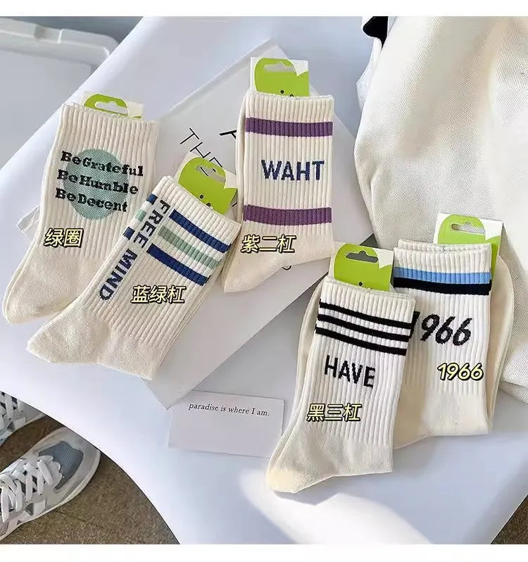 Couple-style socks for cross-border export. Women's style winter and autumn mid-length socks in white. Men's socks.