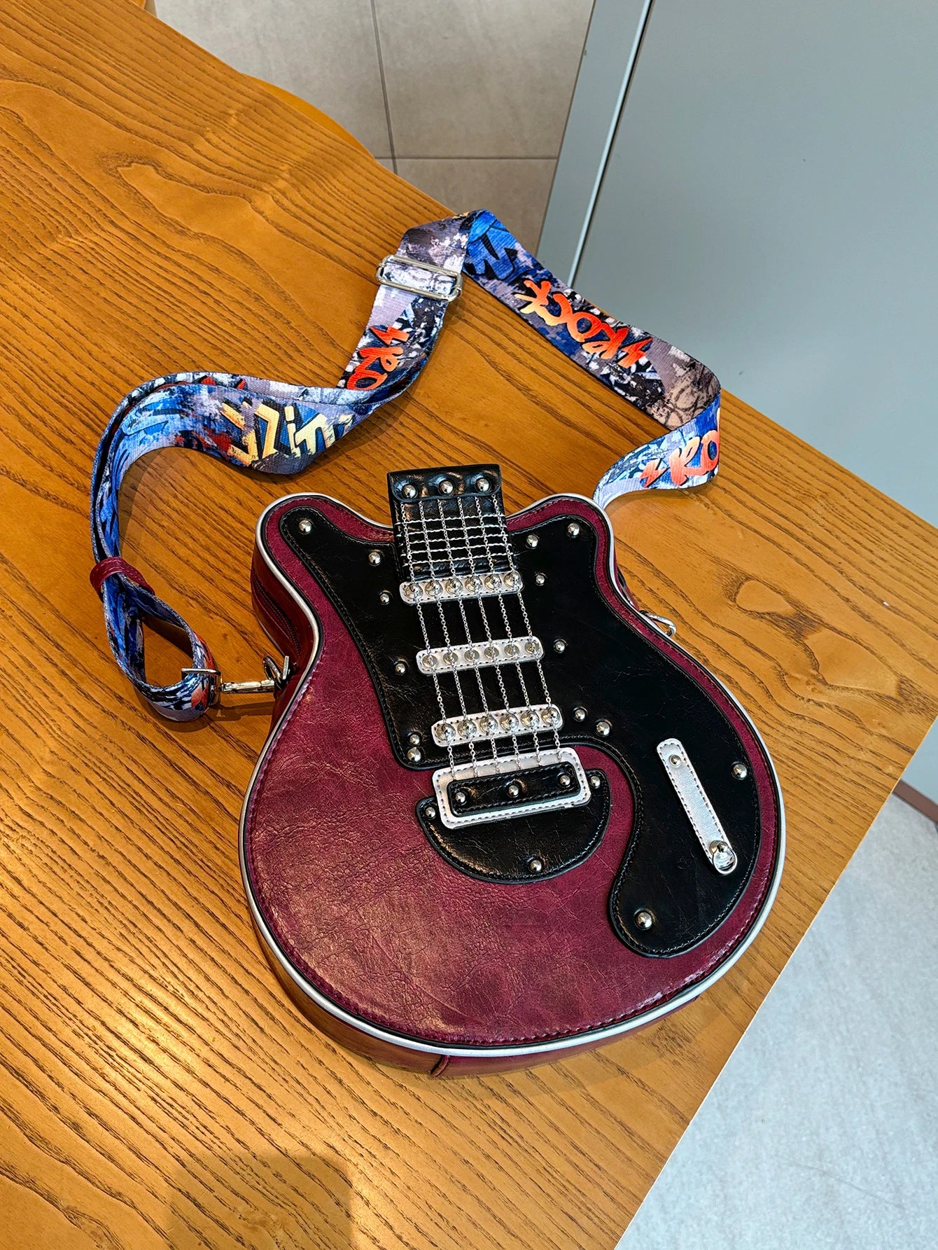 Creative Retro Guitar Shape Bag | Stylish Messenger Shoulder Bag