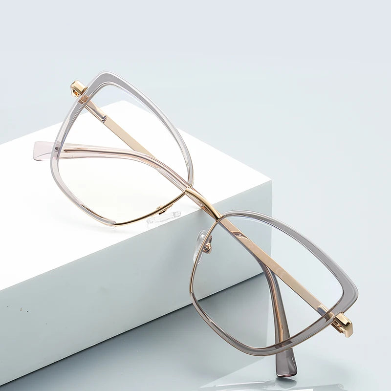 Customizable Anti Blue Light Myopia Glasses for Women | Stylish & Functional