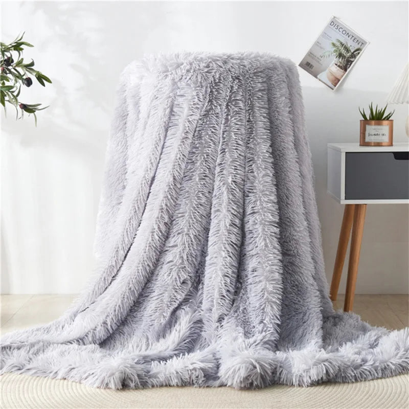 Soft Faux Fur Throw Blanket | Luxurious and Cozy Bedspread