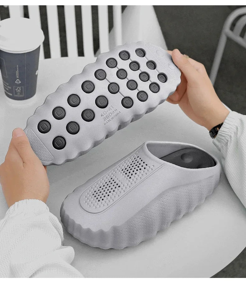 New Men's Slippers Outdoor Soft Thick Sole Slides Breathable Sandals Non-Slip Bathroom Slippers Lightweight Summer Beach Sandals