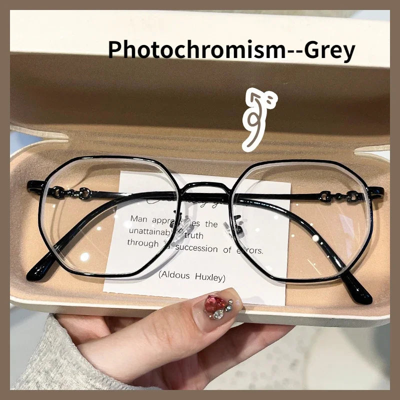 Oversized Photochromic Myopia Eyewear | Stylish Comfort & Relief