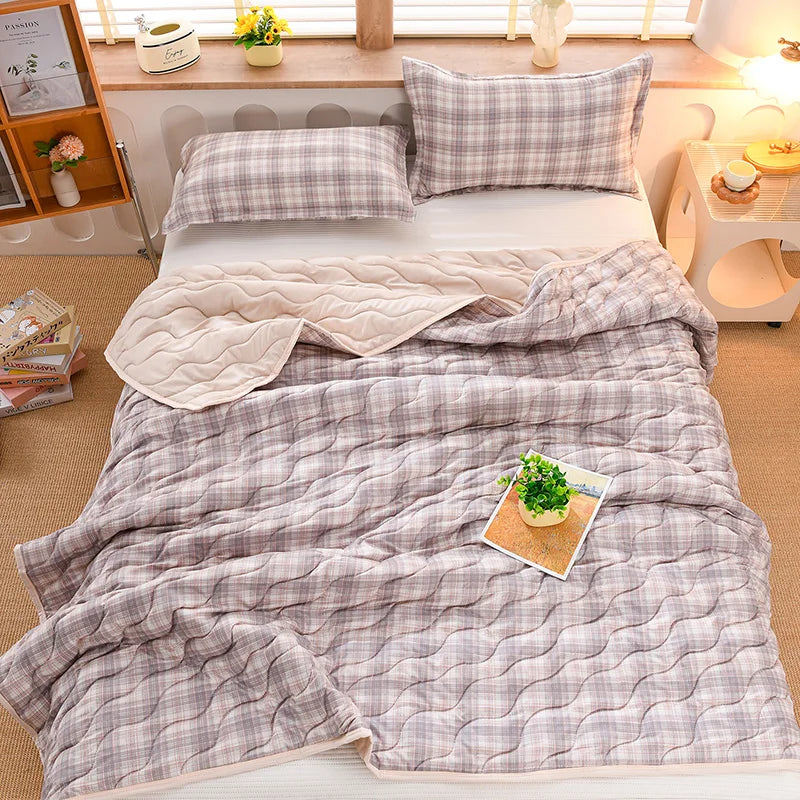 Lightweight Breathable Cooling Summer Quilt | Soft Duvet Comforter