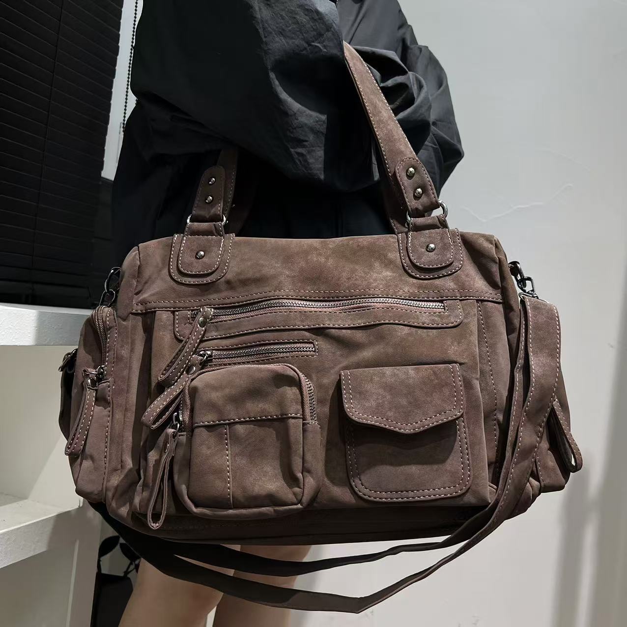 Trendy Vintage Tote Handbag | Stylish and Spacious Everyday Bag