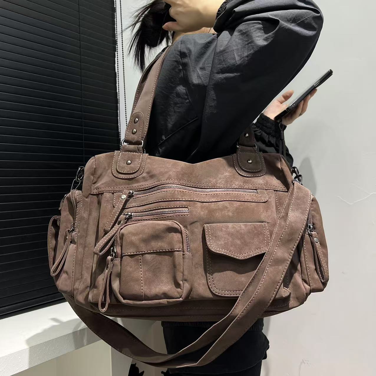 Trendy Vintage Tote Handbag | Stylish and Spacious Everyday Bag